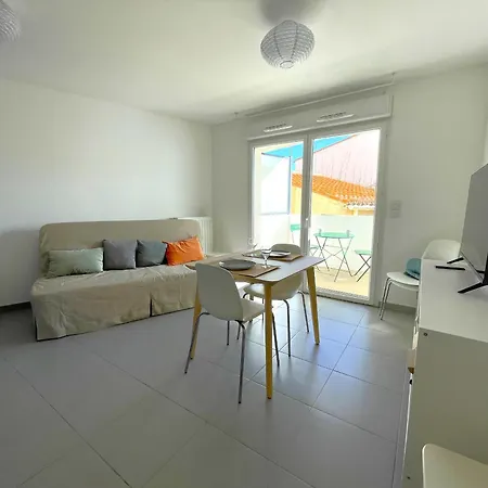 Calme Avec Terrasse, Proche Centre-ville Et Plage, Parking Prive - Fr-1-309-421 Apartment
